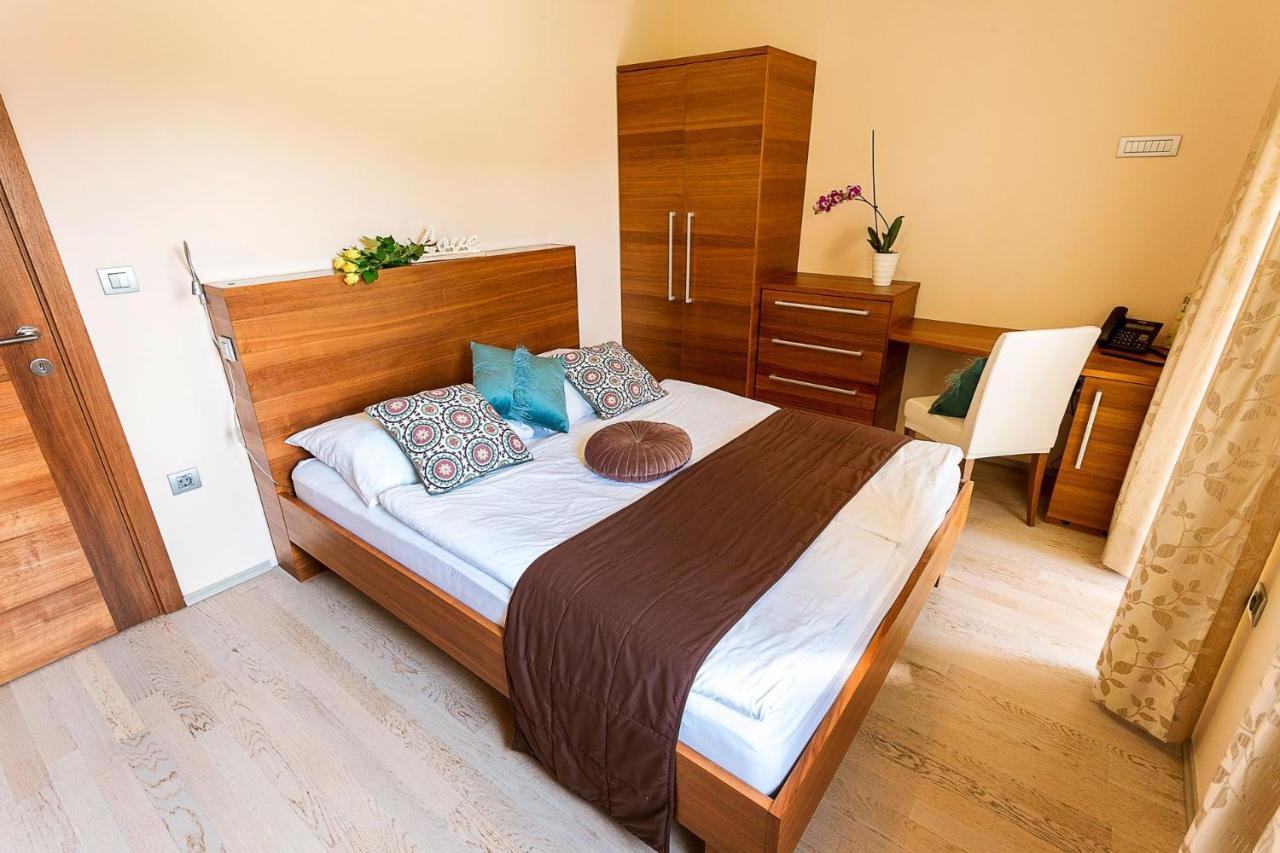 Villa Aina Boutique Hotel Lasko Bagian luar foto